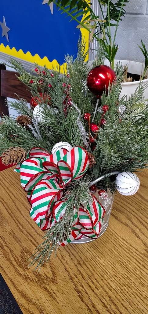 winter table decoration.arrangement